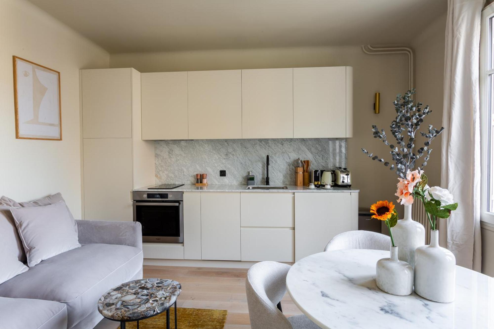 The Carla Suite Eiffel Tower View Париж Экстерьер фото