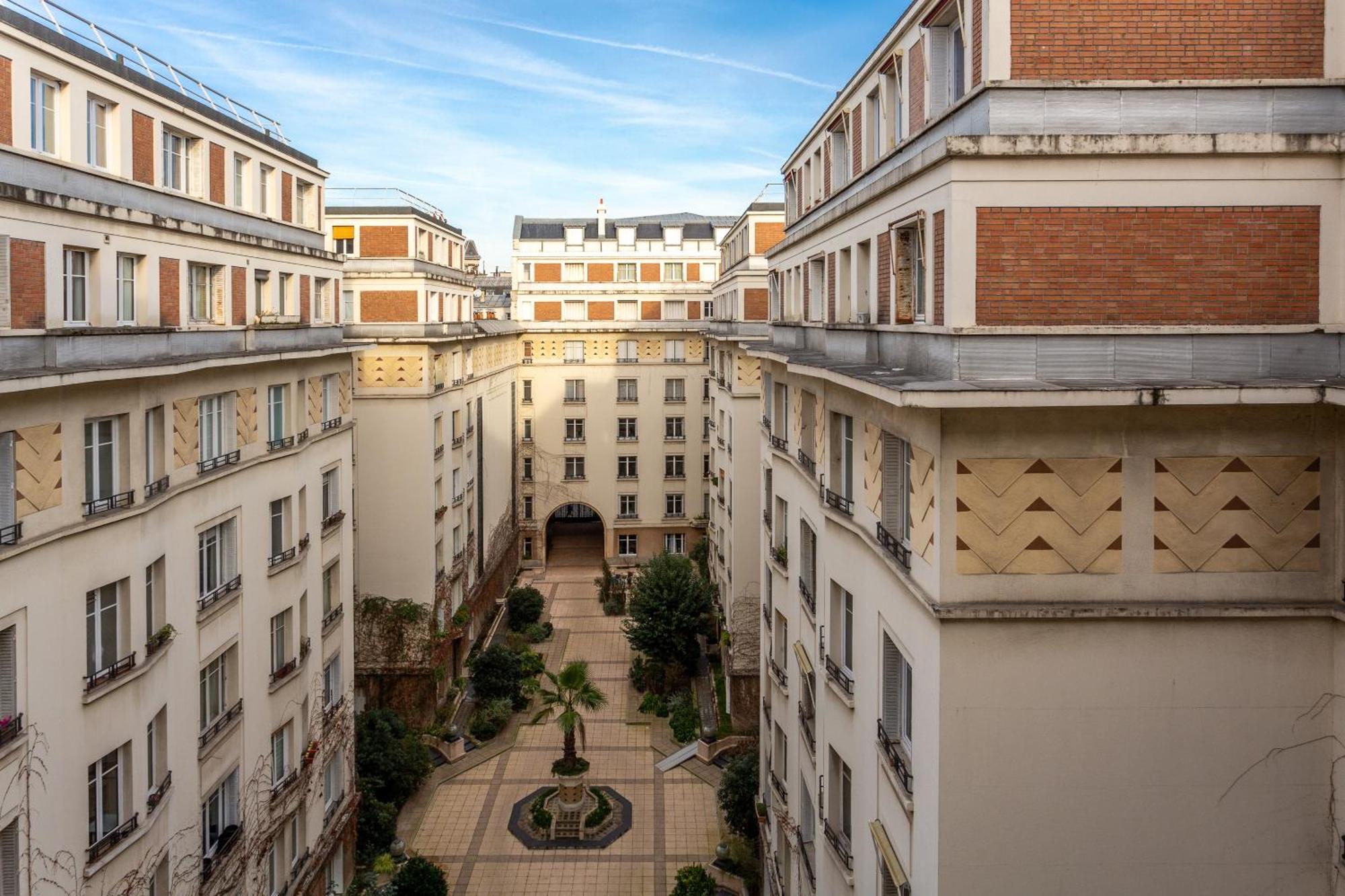 The Carla Suite Eiffel Tower View Париж Экстерьер фото