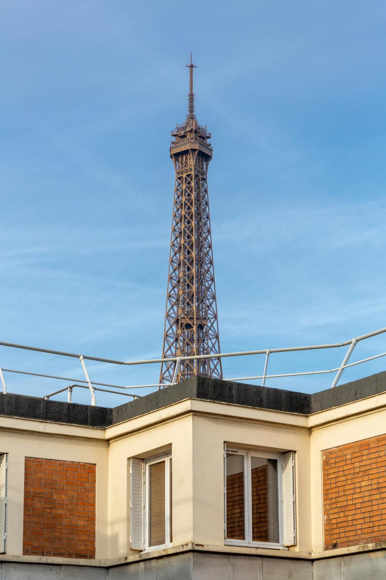 The Carla Suite Eiffel Tower View Париж Экстерьер фото